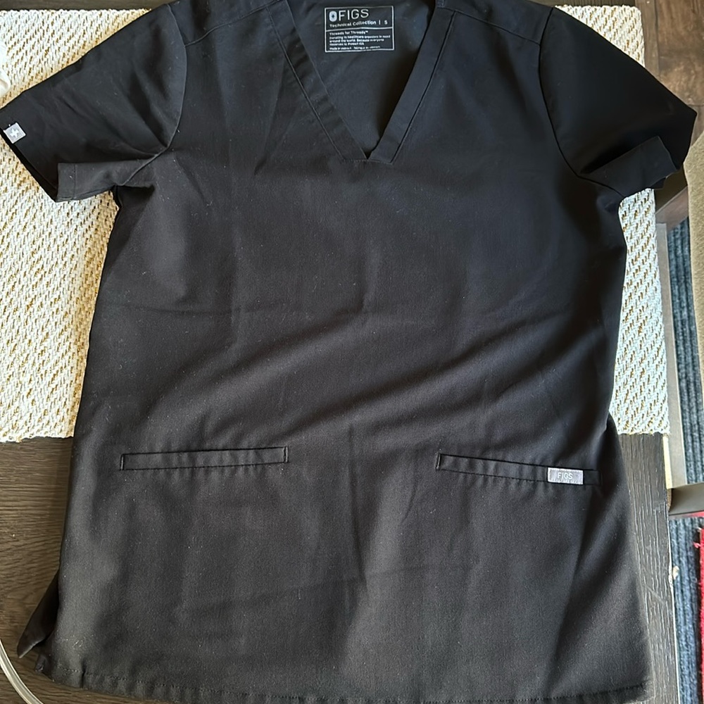 Black Figs Scrub Top Size Small